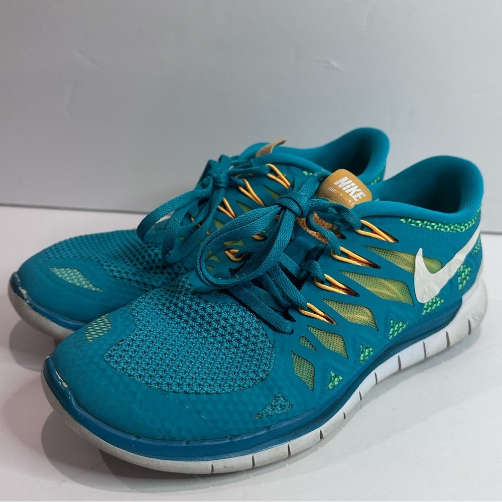 Nike women’s Teal and Yellow Athletic Shoes - Picture 5 of 8